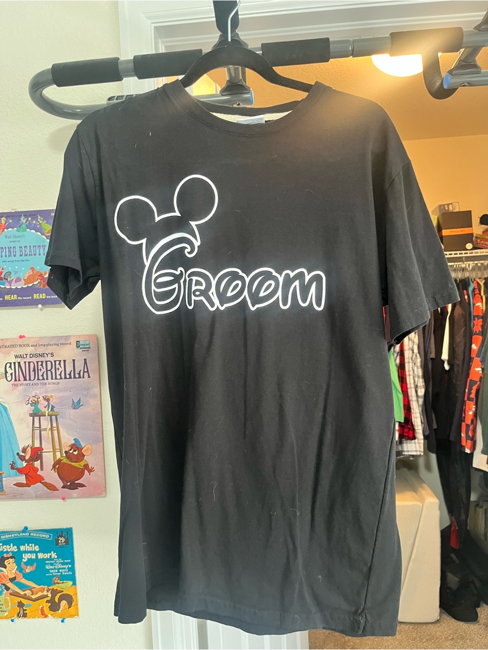 Disney Men’s Mickey Mouse black groom tee